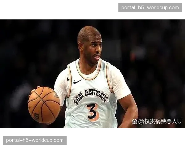 聚焦:老将克里斯·保罗在生涯第2000次助攻后,获赠比赛用球留念 聚焦:老将克里斯·保罗在生涯第2000次助攻后,获赠比赛用球留念