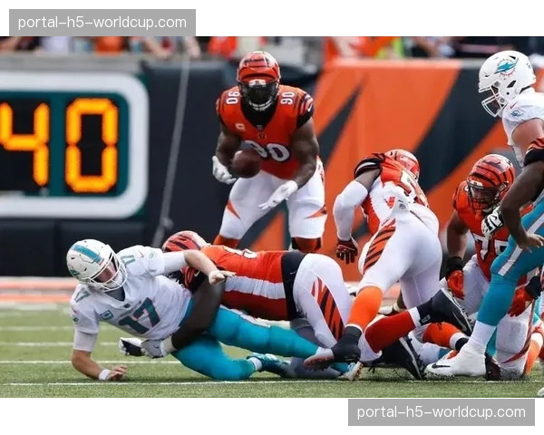 NFL选秀大会首夜：芝加哥熊队用状元签摘下明星四分卫凯莱布·威廉姆斯