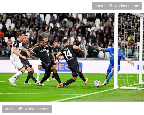 都灵德比半场：尤文1-0领先，基耶萨世界波破门
